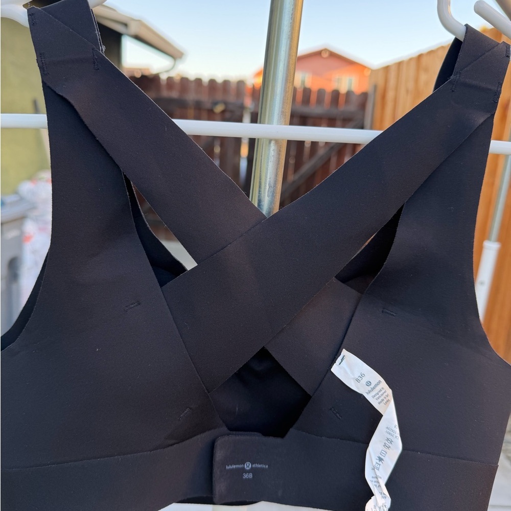 Lululemon Athletica Black Cross-Back Sports Bra - Picture 4 of 7